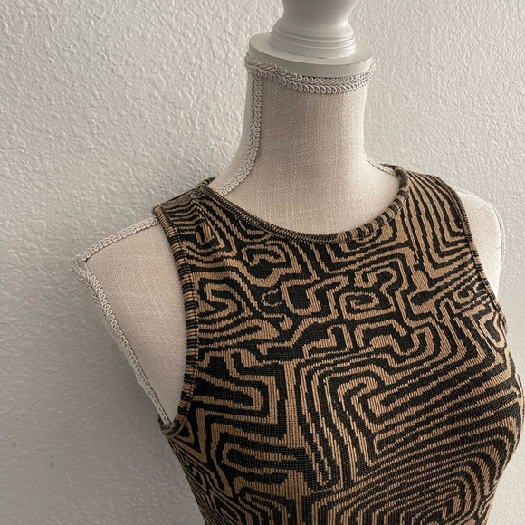 Beautiful dress - Picture 2 of 4